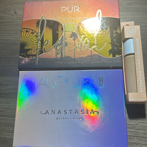 Makeup Bundle - Picture 1 of 2